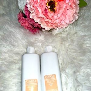 • Clinique Beyond Perfecting Foundation + Concealer CN 20 Fair